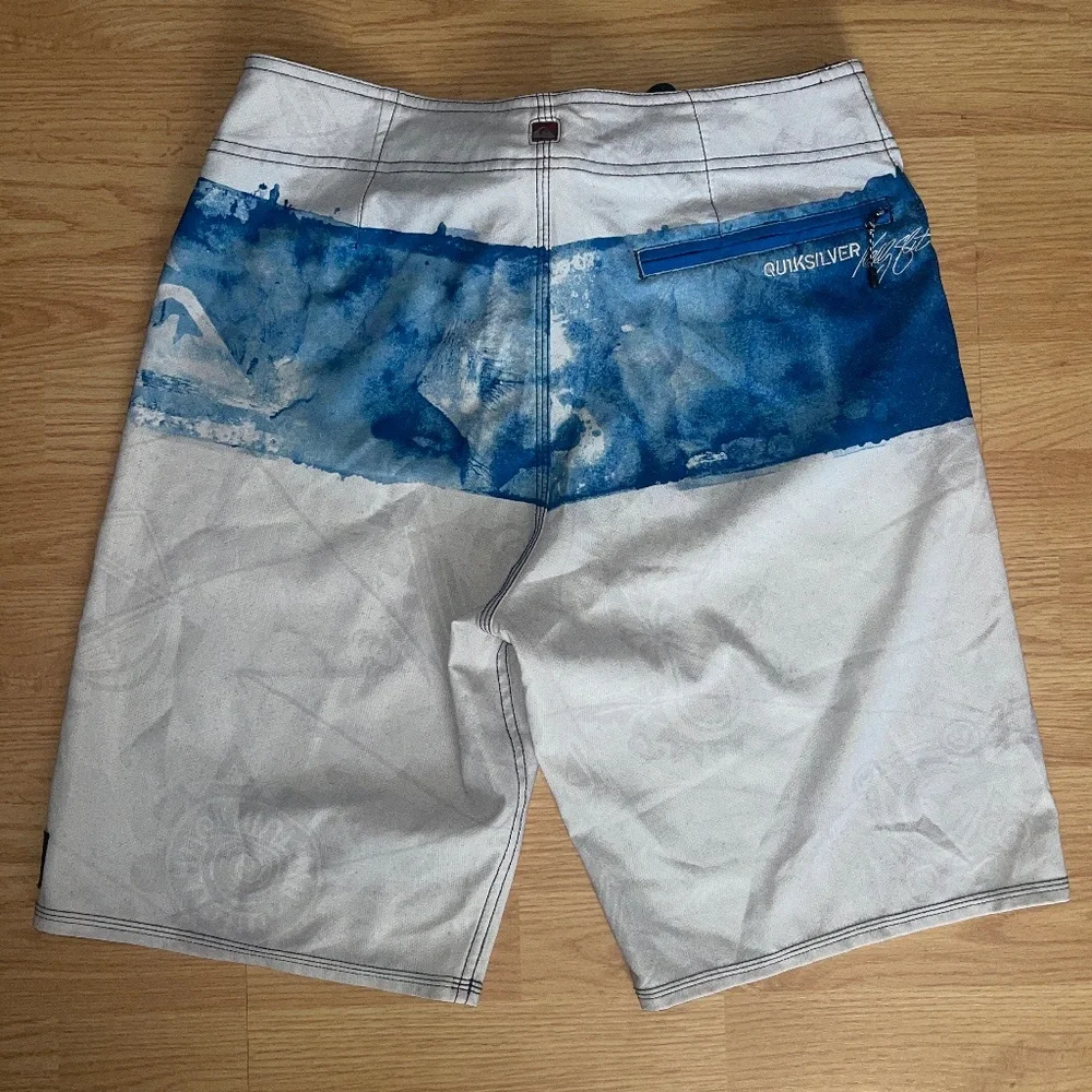 Quicksilver Cypher Kelly Nomad 21Inch Gray and Blue Boardshorts Size 31